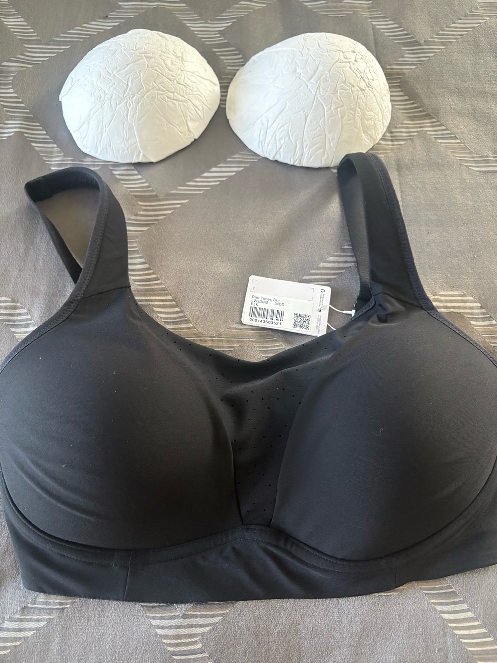 Lululemon Run Times Black Wireless Sports Bra with Removable Cups